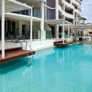 waters-edge-apartments.cairnshotels4all.com/